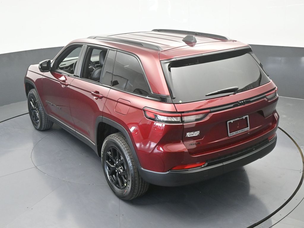 New 2025 Velvet Red Pearlcoat Jeep Laredo image 44