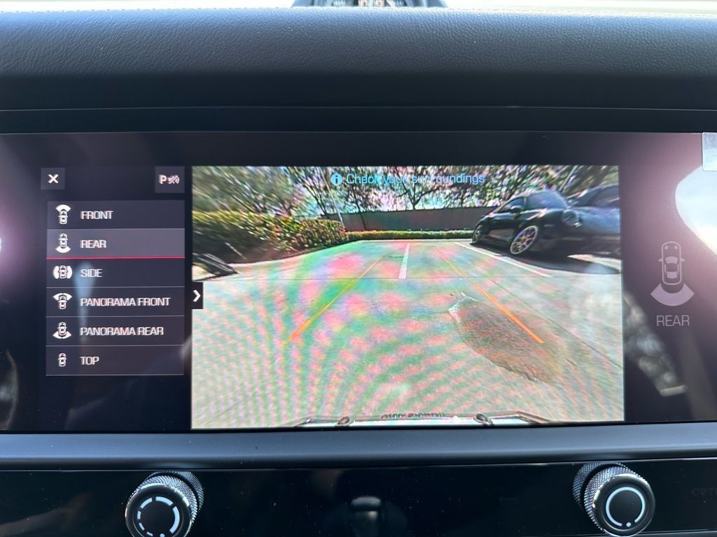 Thumbnail: 2026 Porsche Macan - 32