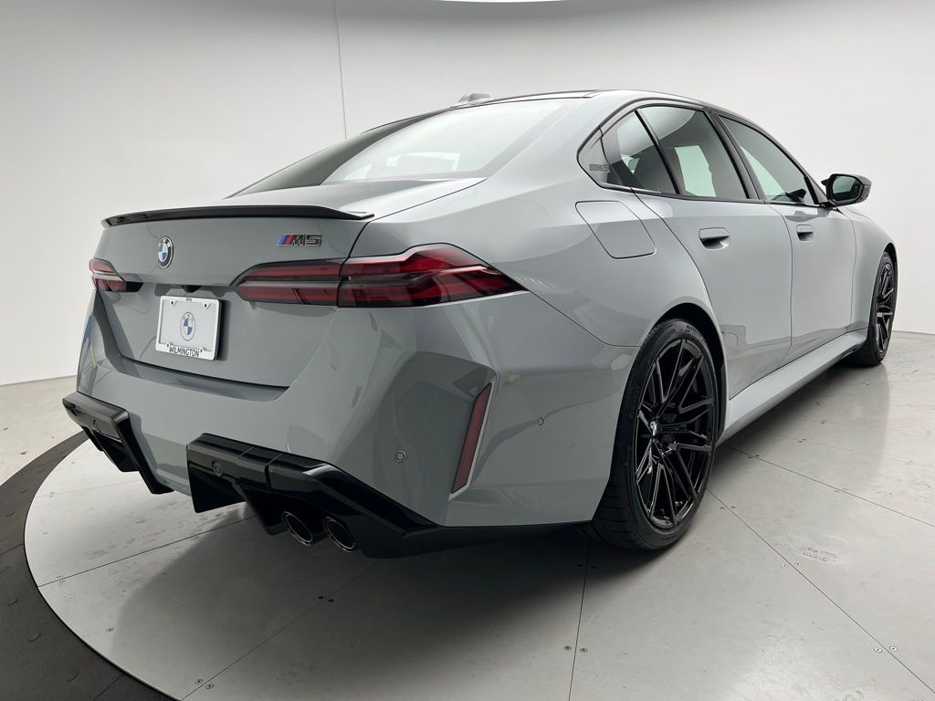 Thumbnail: 2026 BMW M5 - 3