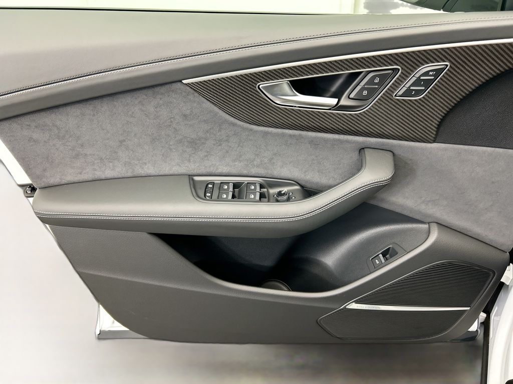 Thumbnail: 2026 Audi RS Q8 - 24