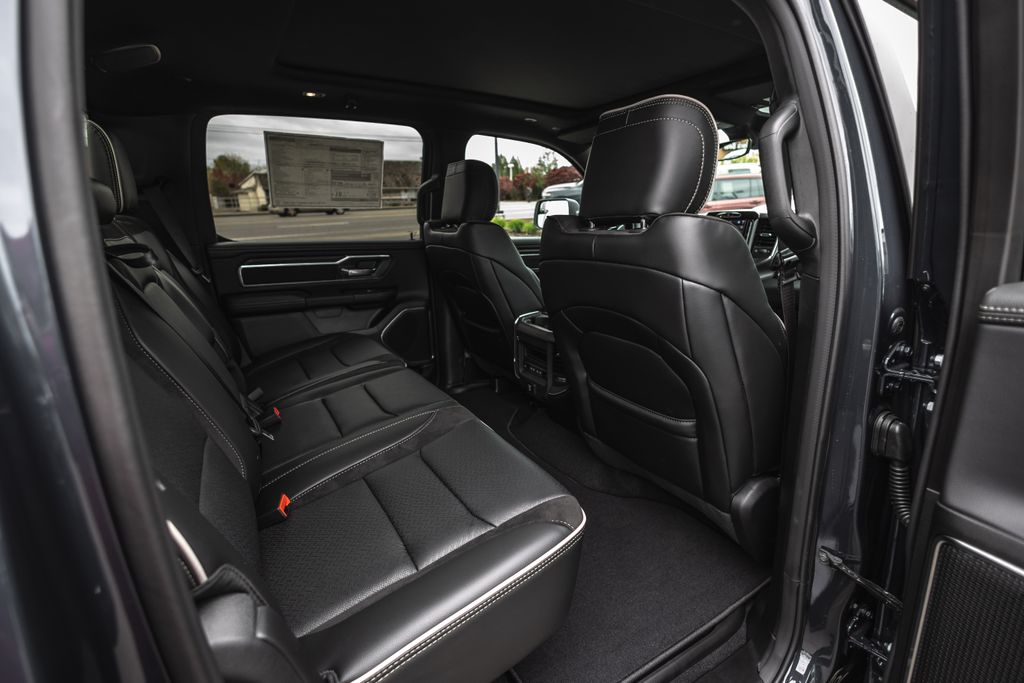 2026 Ram 1500 Laramie thumbnail 36