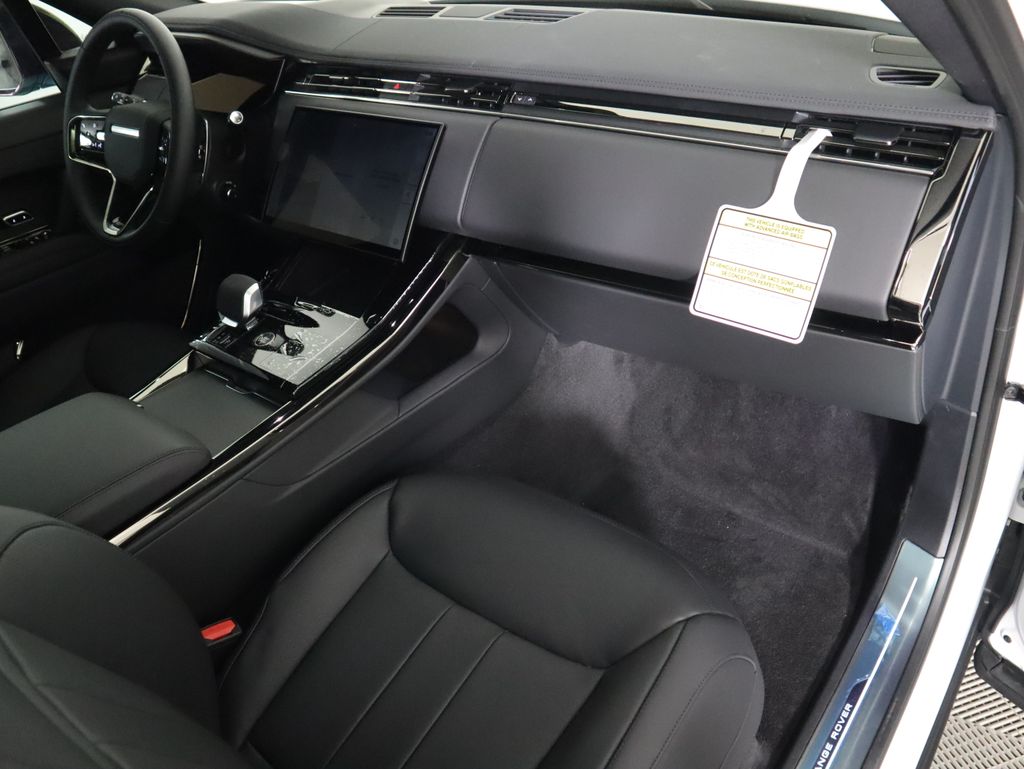 Thumbnail: 2025 Land Rover Range Rover Sport - 19