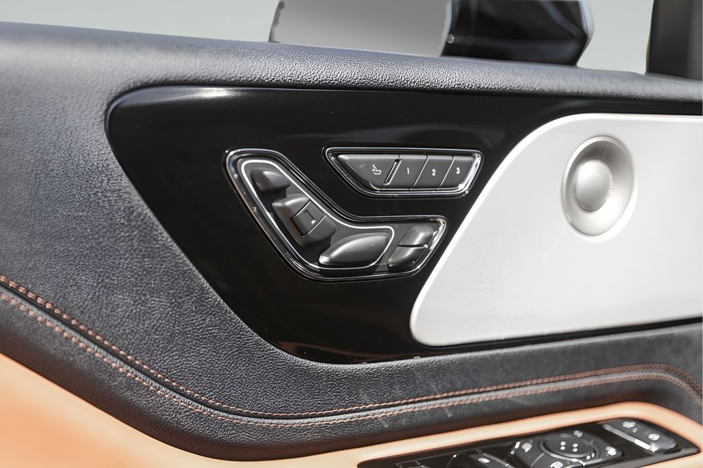 Used Car 2025 Lincoln Aviator  Black Label For Sale Under $80,000 In Austin, Texas