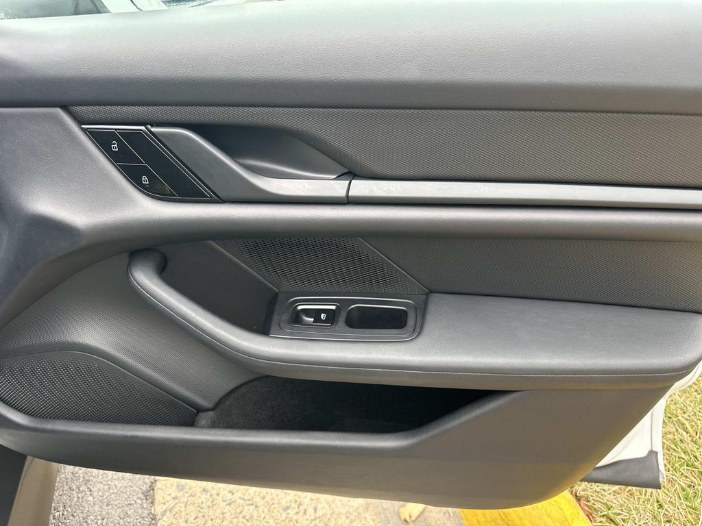 Thumbnail: 2021 Porsche Taycan - 19