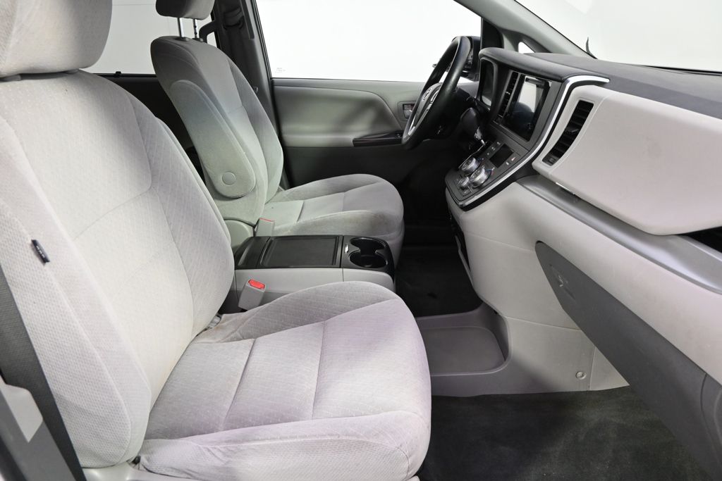 Used 2016  Toyota LE image 16