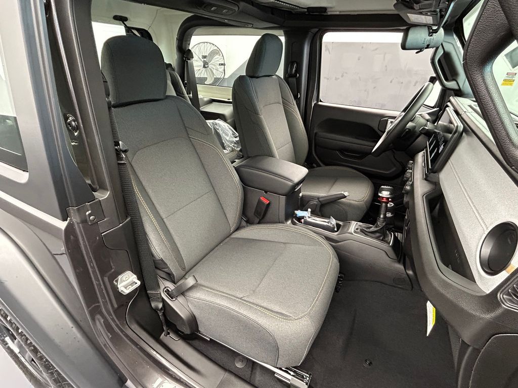 New 2026 Granite Crystal Metallic Clearcoat Jeep Sport image 31