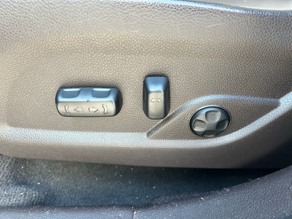 Thumbnail: 2013 Hyundai Santa Fe - 16