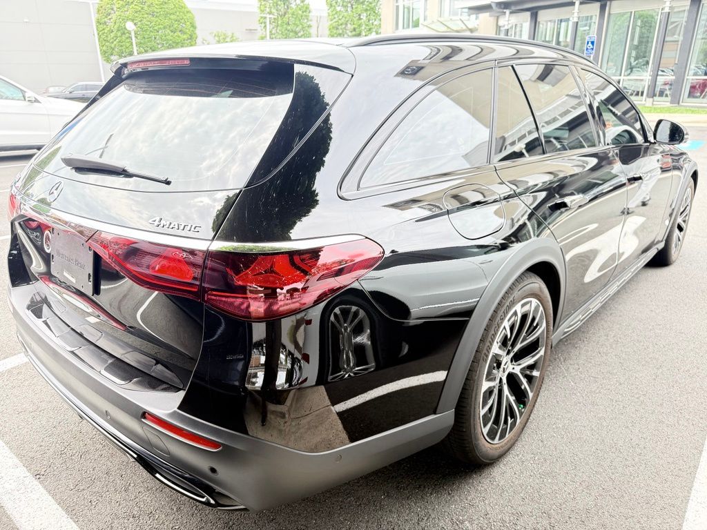Thumbnail: 2025 Mercedes-Benz E-Class - 3