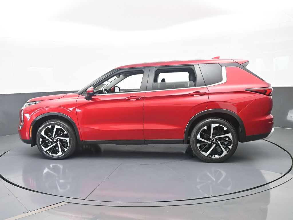 Used 2024 Red Mitsubishi SE Black Edition image 3