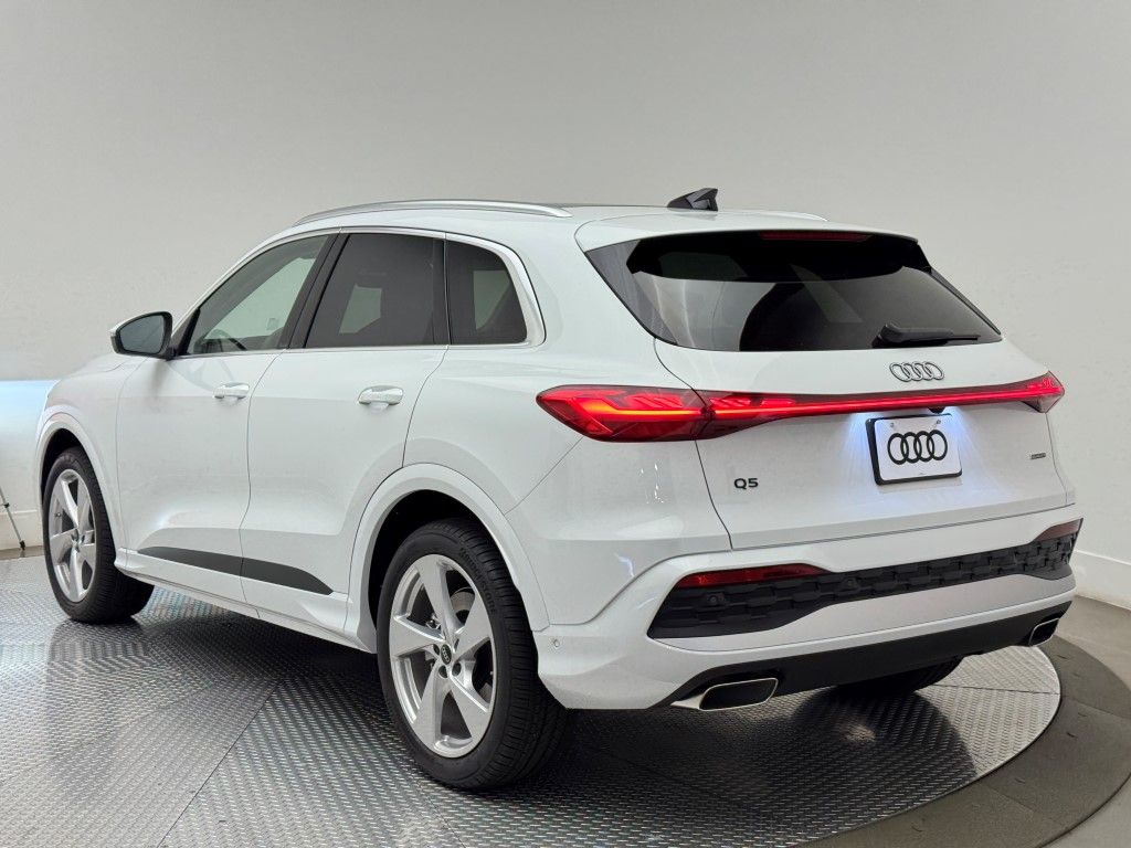 Thumbnail: 2025 Audi Q5 - 10