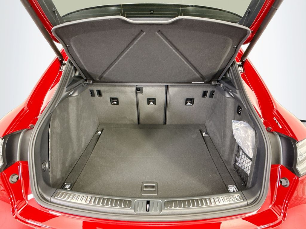 Thumbnail: 2026 Porsche Macan - 29