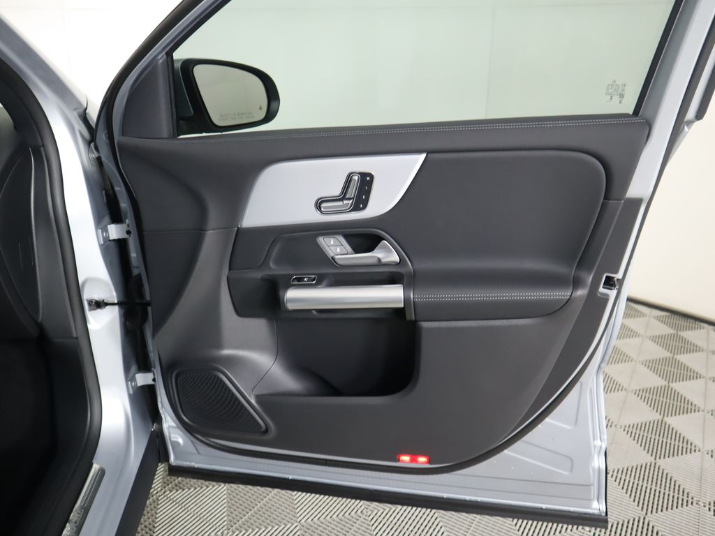 Thumbnail: 2025 Mercedes-Benz GLA - 25