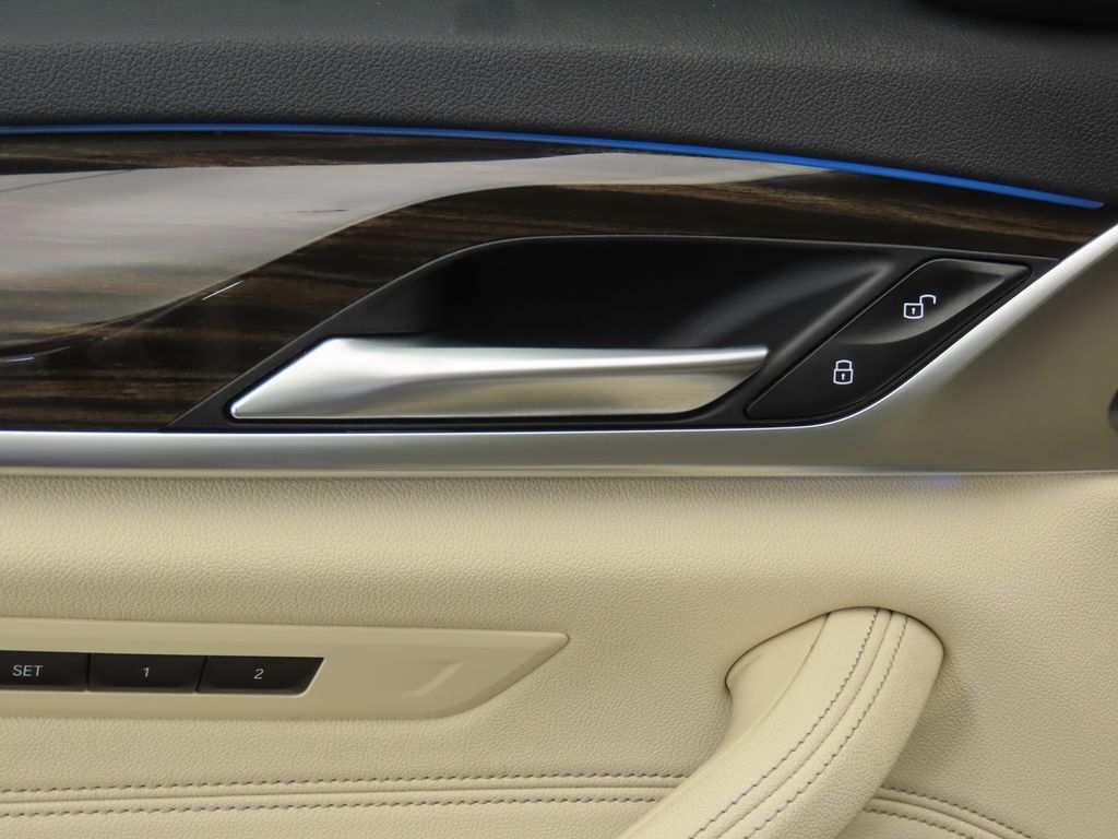 Thumbnail: 2021 BMW 5 Series - 24