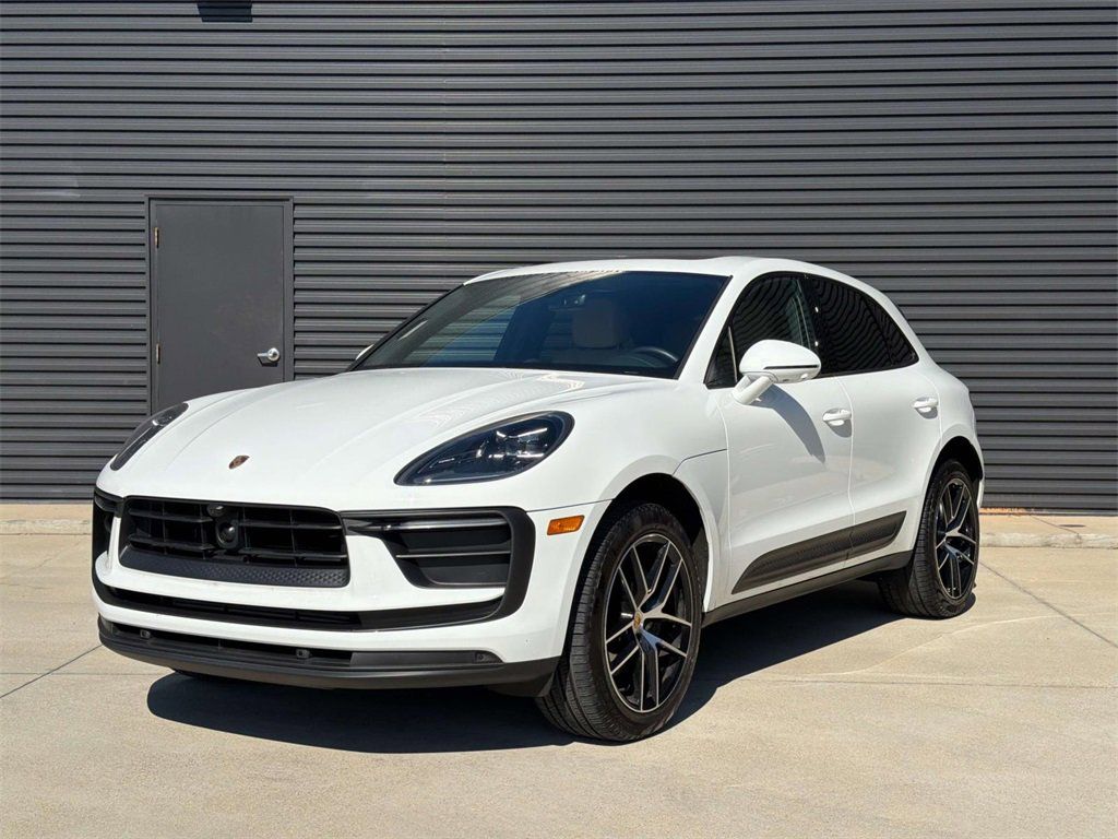 2025 Porsche Macan AWD