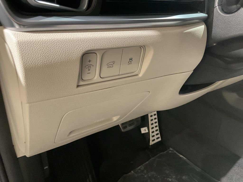 New 2026 White Kia X-Line SX image 7