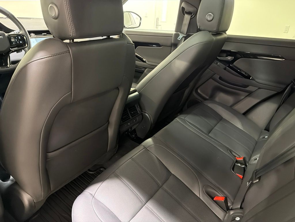 Certified Used 2026  Land Rover S image 21