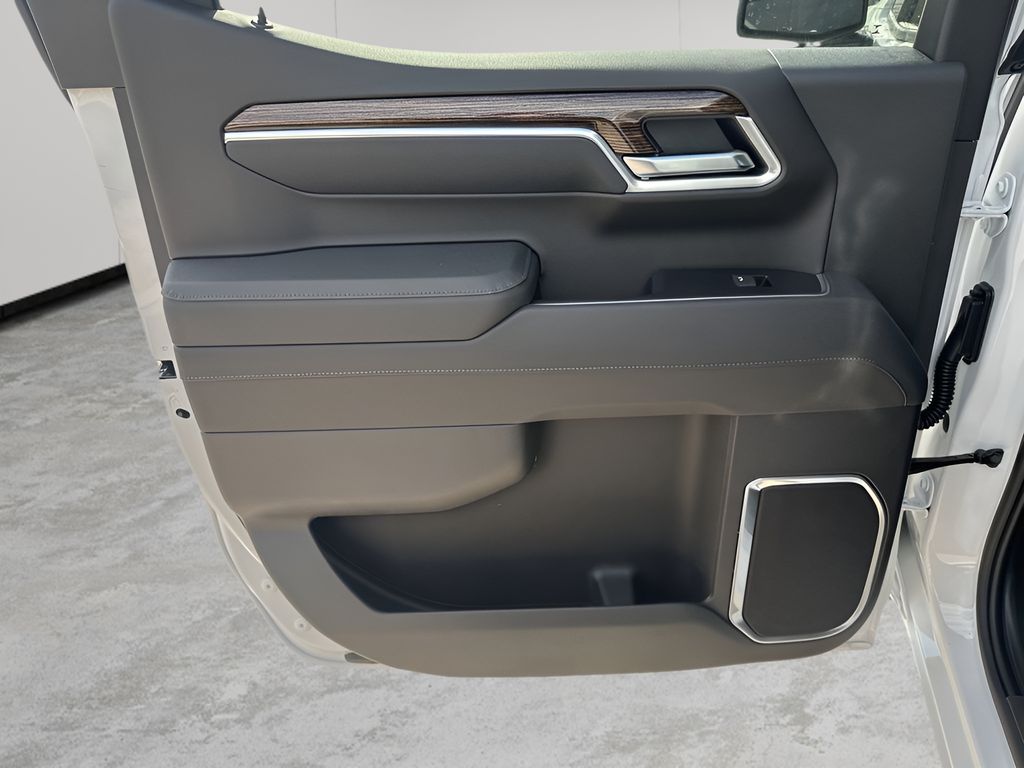 New 2026 White GMC Elevation image 17