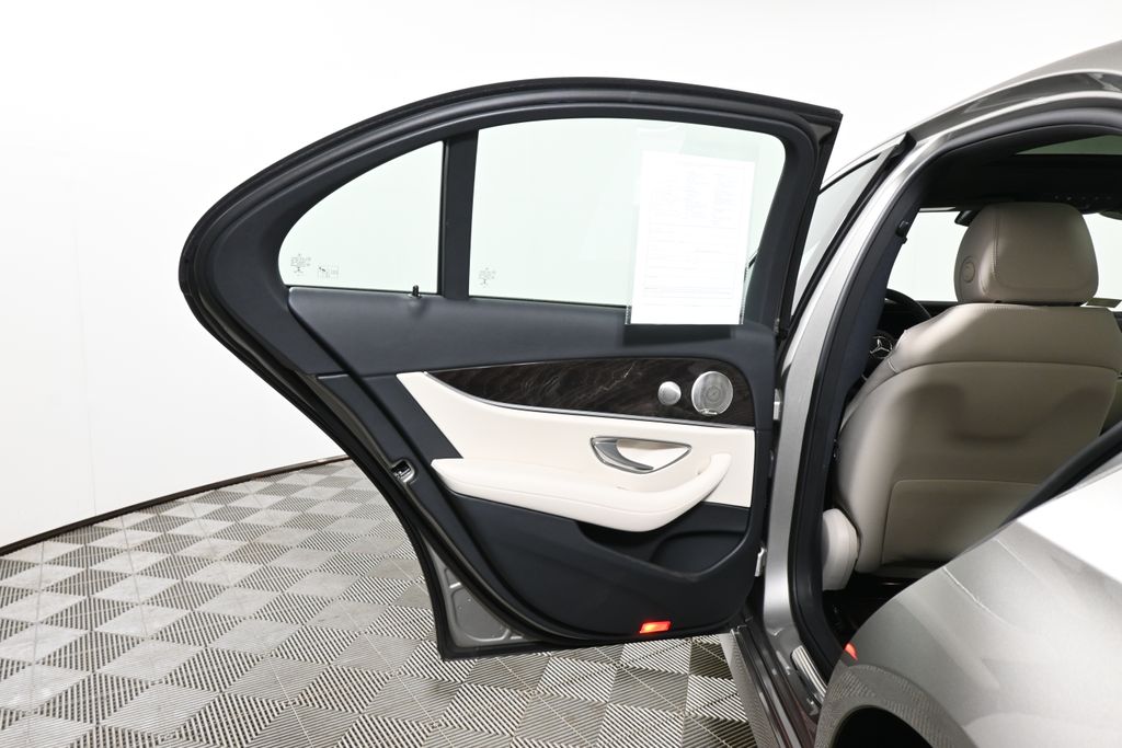 Thumbnail: 2022 Mercedes-Benz E-Class - 32