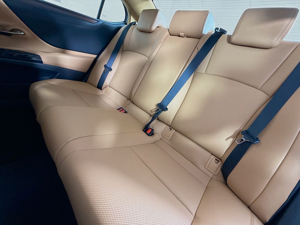 Thumbnail: 2025 Lexus ES - 17