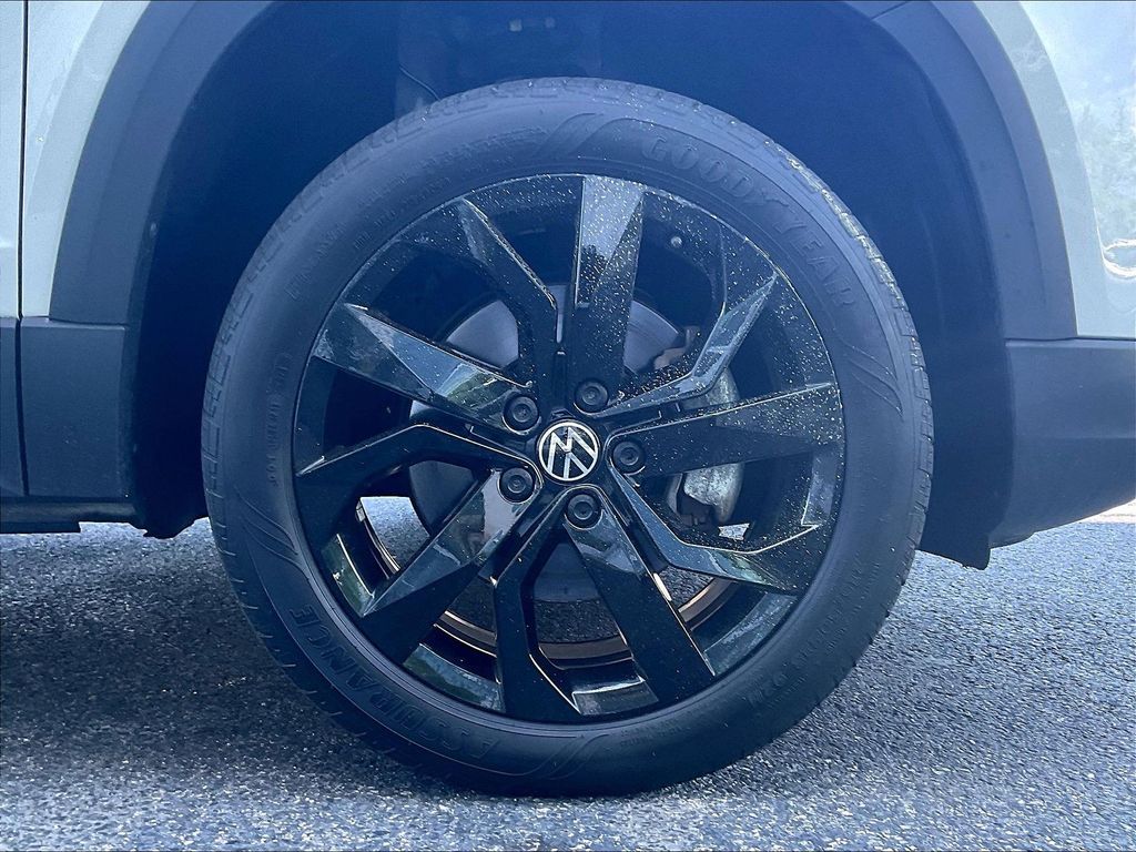 2023 Volkswagen Taos — photo 7