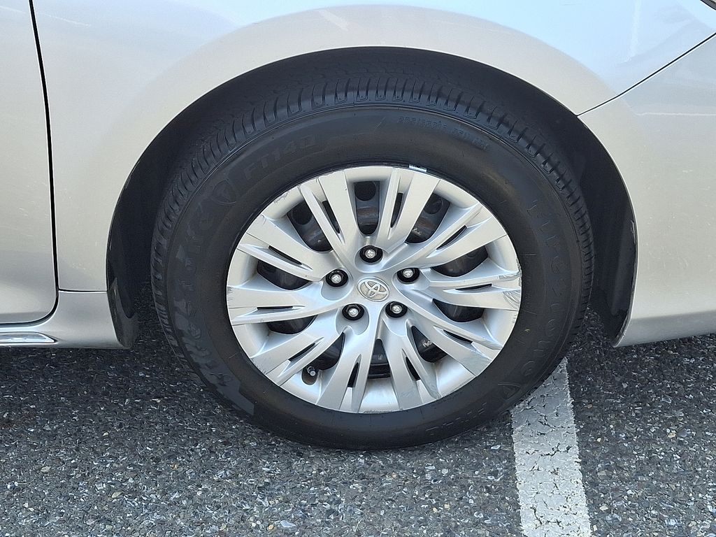 2012 Toyota Camry LE 8