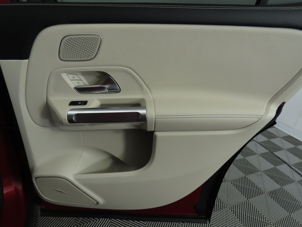 2025 Mercedes-Benz GLB 250 28