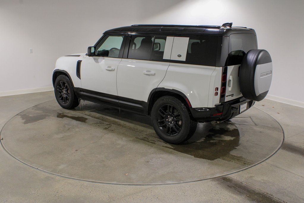Certified Used 2022 White Land Rover X-Dynamic SE image 3