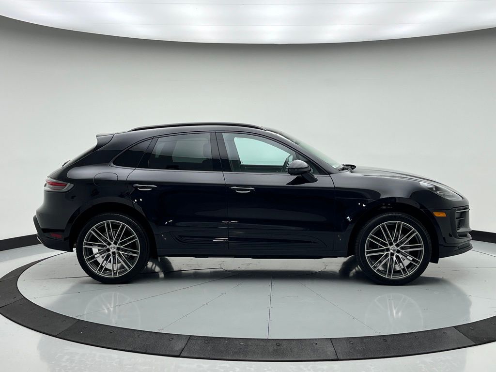 Thumbnail: 2025 Porsche Macan - 10