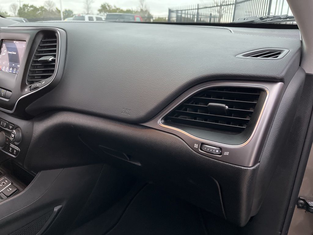 Thumbnail: 2021 Jeep Cherokee - 28