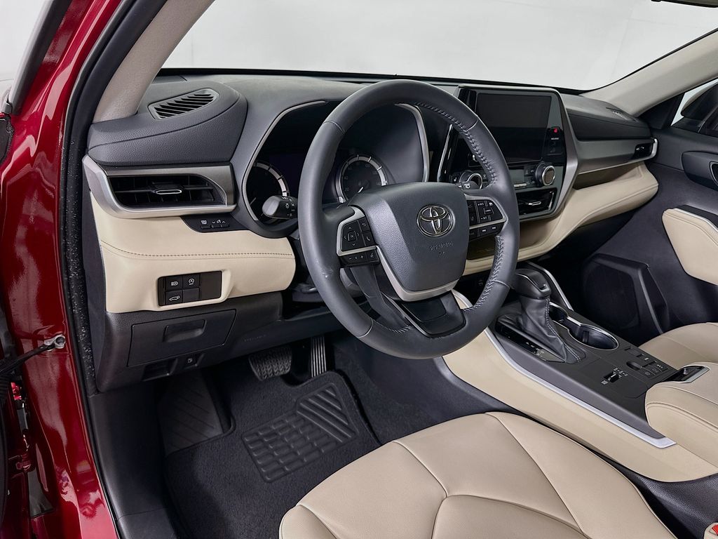 2024 Toyota Highlander XLE 9