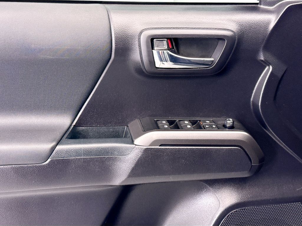 Thumbnail: 2020 Toyota Tacoma - 21
