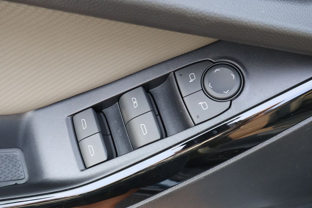 Thumbnail: 2027 Chevrolet Equinox - 18