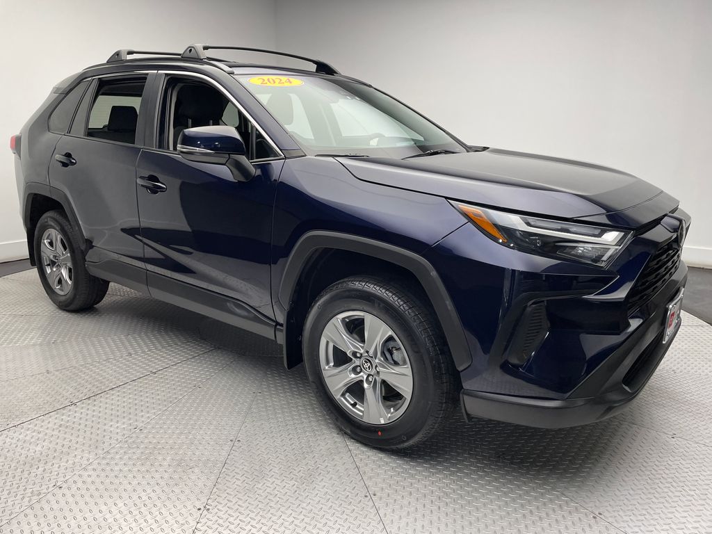 2024 Toyota RAV4 XLE 3