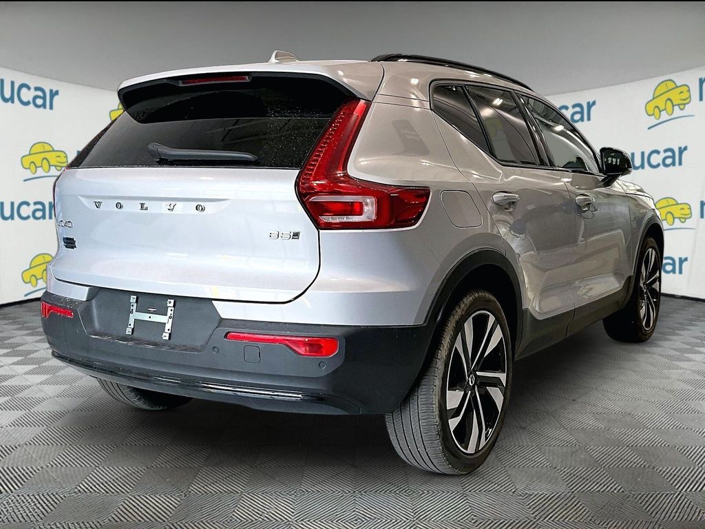 2025 Volvo XC40 — photo 7