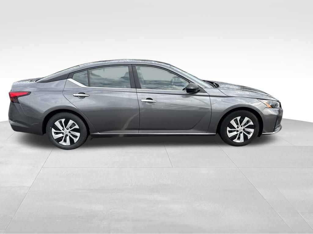 Used 2024 Nissan Altima Sedan