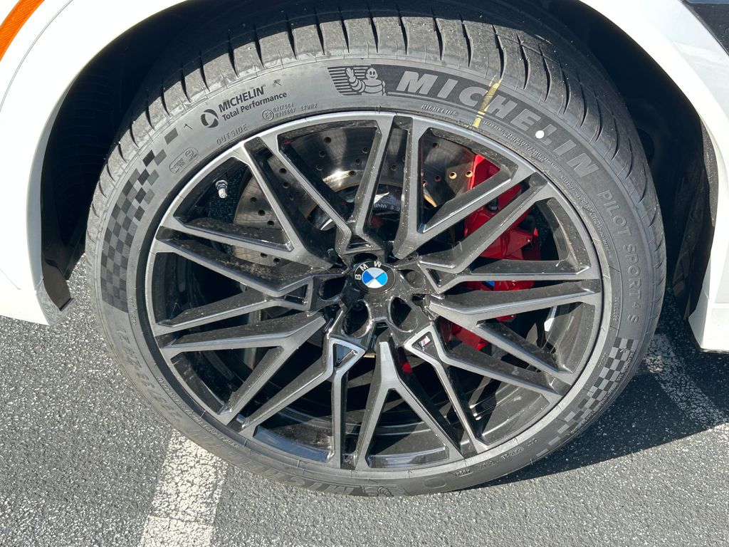 2025 BMW X6 M 9