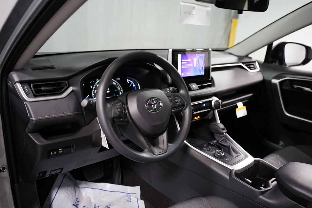 2025 Toyota RAV4 XLE 11
