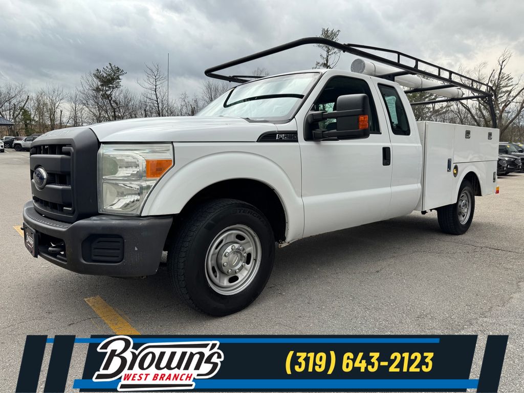 Oxford White 2013 Ford F-250 Super Duty XL SuperCab Pickup Truck 4X2 6-Speed Automatic