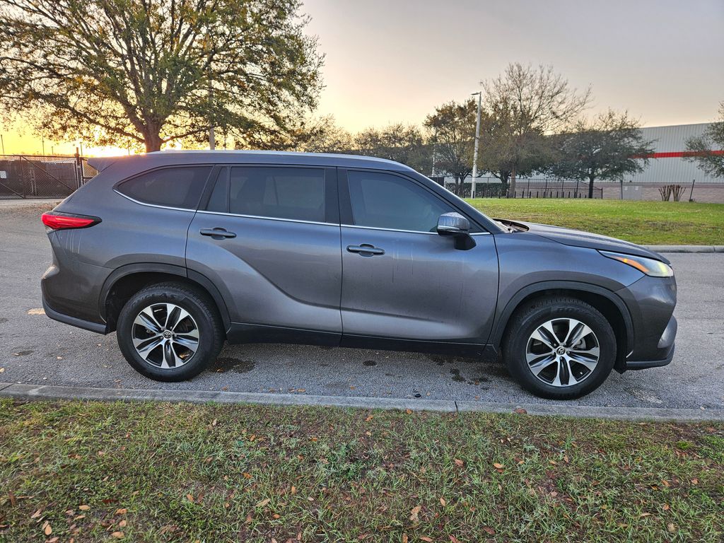 2022 Toyota Highlander XLE 6