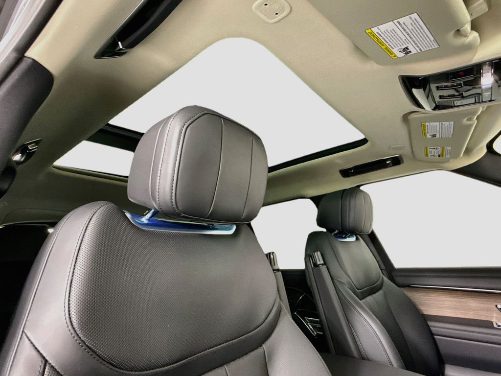 Thumbnail: 2026 Land Rover Range Rover - 18
