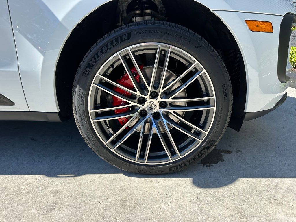 Thumbnail: 2026 Porsche Macan - 15