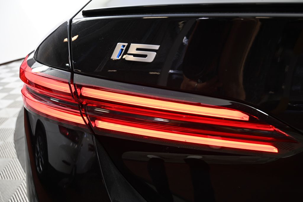 Thumbnail: 2026 BMW i5 - 11