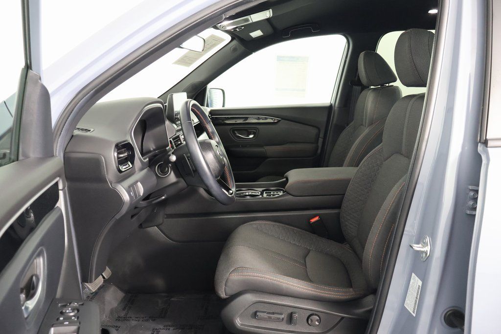 Thumbnail: 2025 Honda Pilot - 10