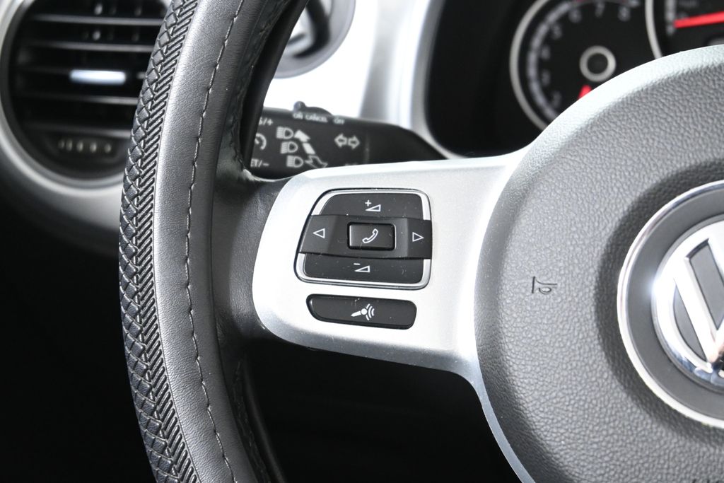 2015 Volkswagen Beetle  24