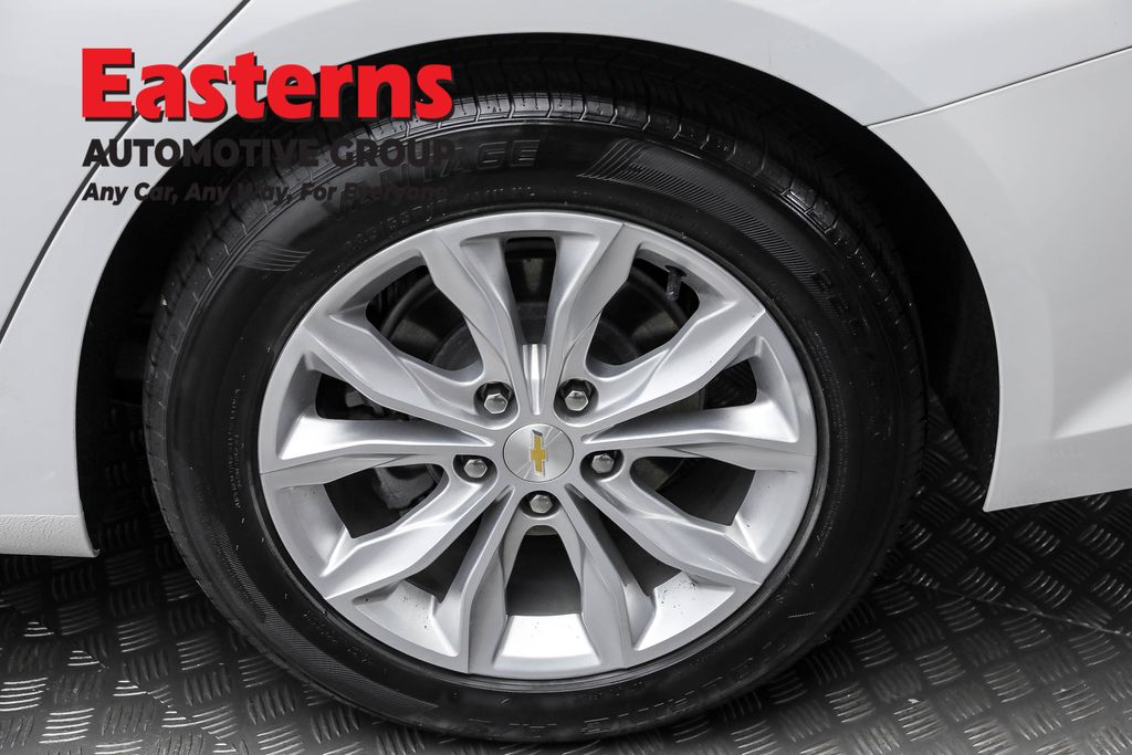 Used 2022 White Chevrolet LT image 8