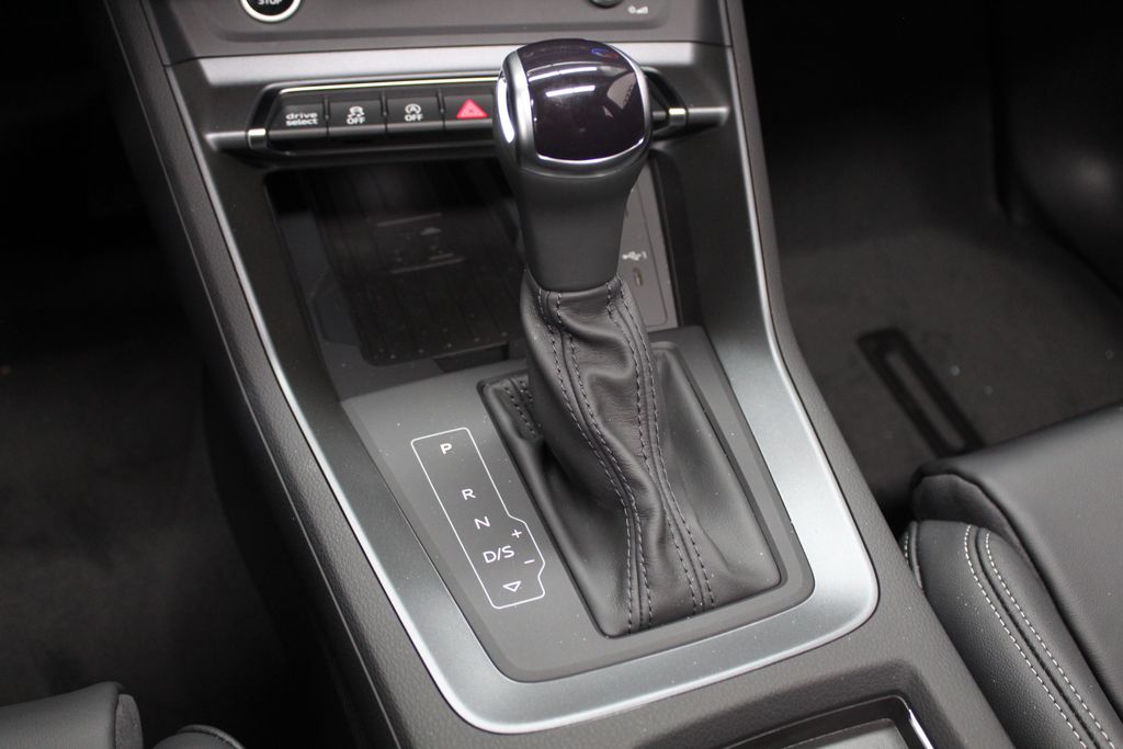 Thumbnail: 2025 Audi Q3 - 18