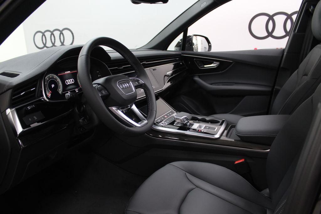 2025 Audi Q7 Premium 12