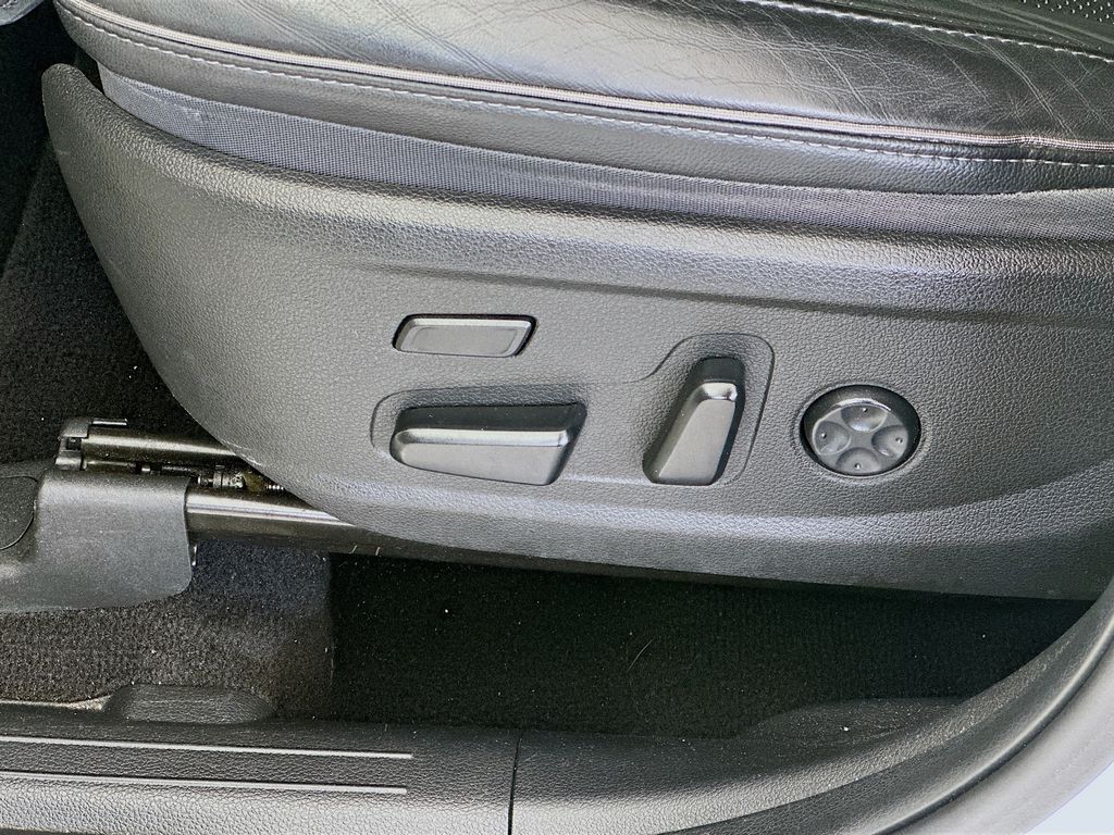 HyundaiSanta Fe23