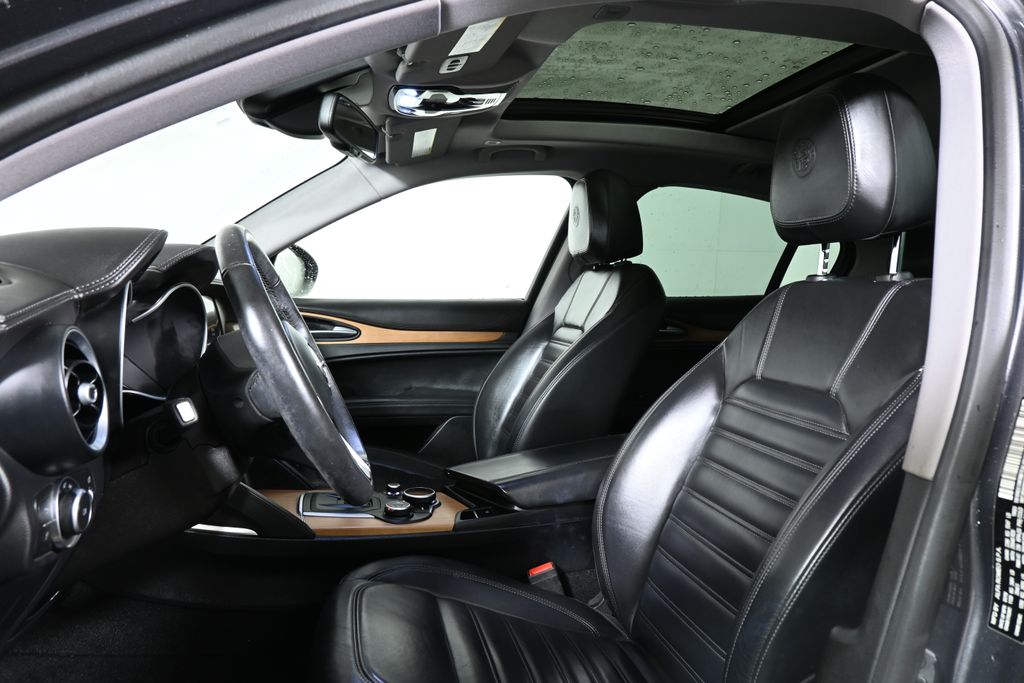 Thumbnail: 2019 Alfa Romeo Stelvio - 15