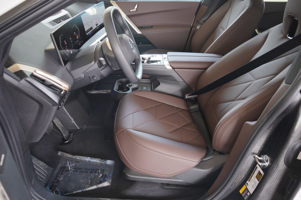 2025 BMW iX xDrive50 11